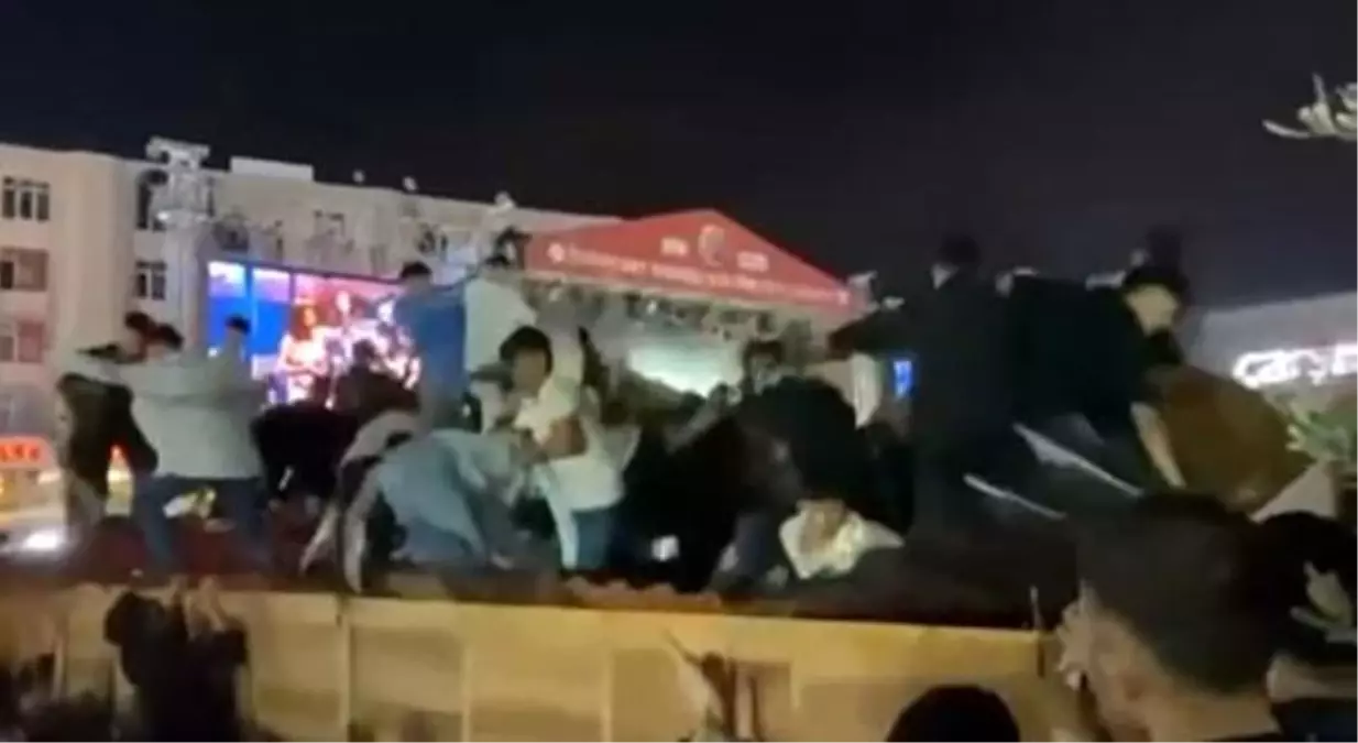 Esenyurt’ta Konser Stantı Çöktü