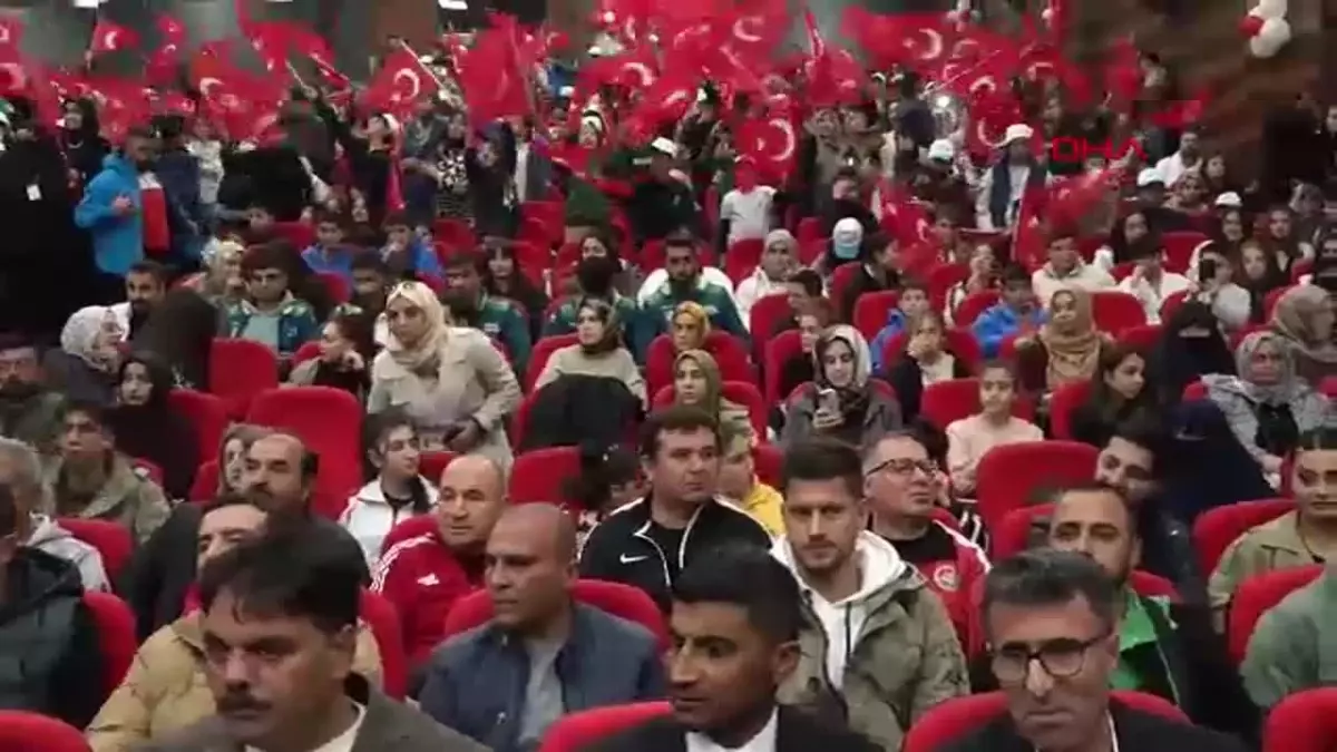 Bakan Bak’tan Gençlere Kitap Okuma ve Spor Teşviki
