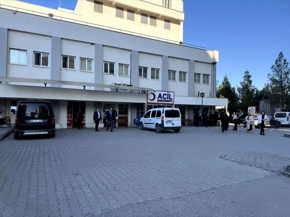 Kurtalan’da 19 Öğrenci Gıda Zehirlenmesi Şüphesiyle Hastaneye Kaldırıldı