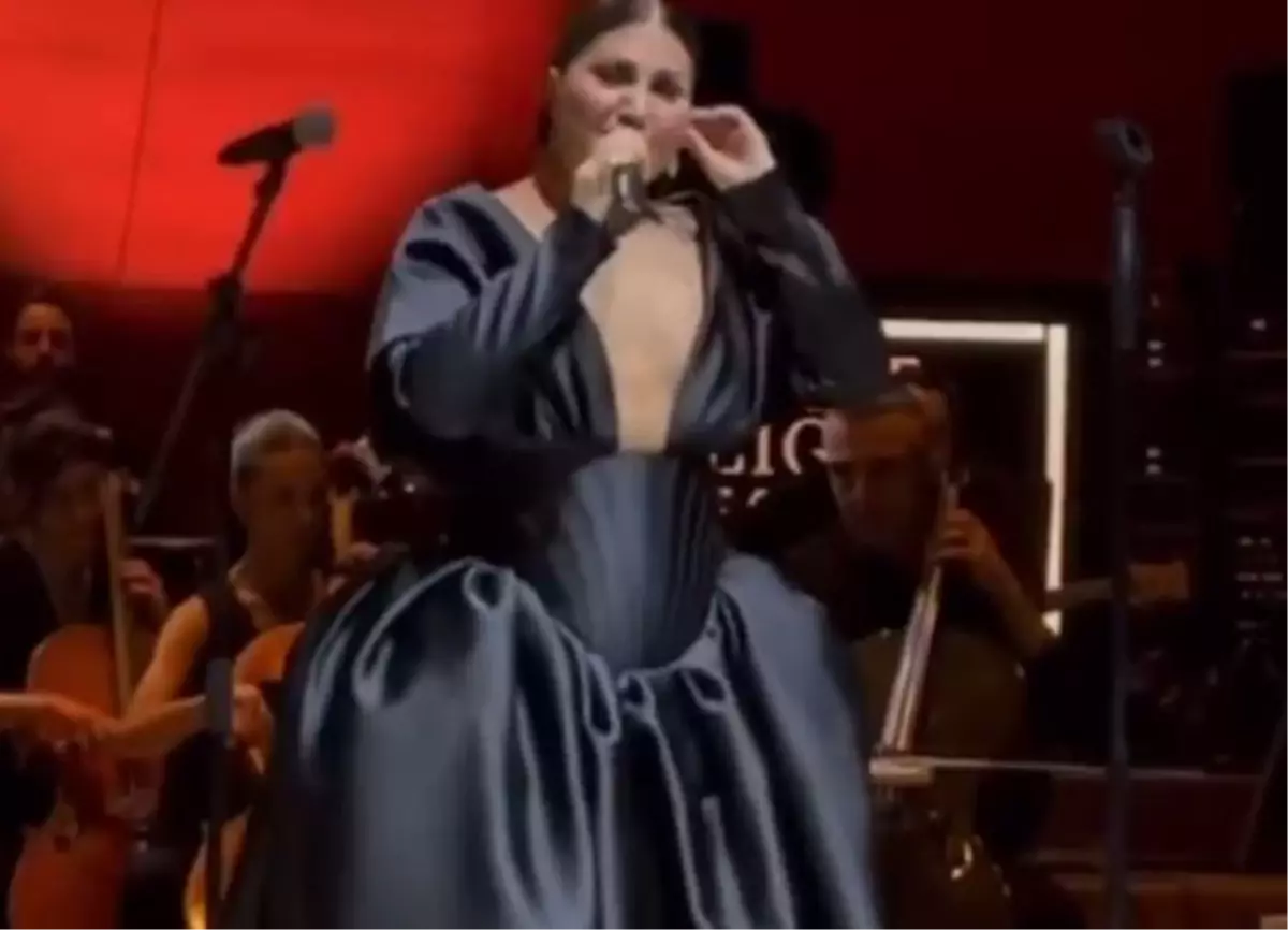 Sahnede fena düşen Sibel Can’ı 2 kişi zor kaldırdı