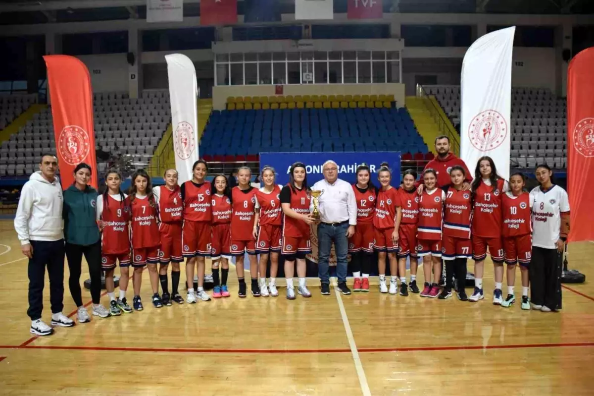 U-14 Kızlar Basketbol Müsabakaları Sona Erdi
